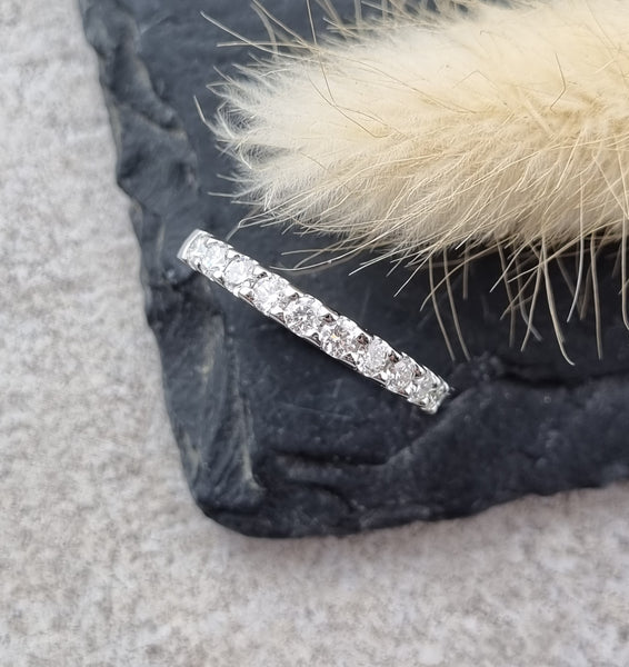 Platinum scalloped claw set diamond band (0.75ct)