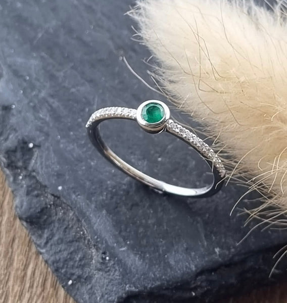 Single emerald bubble ring