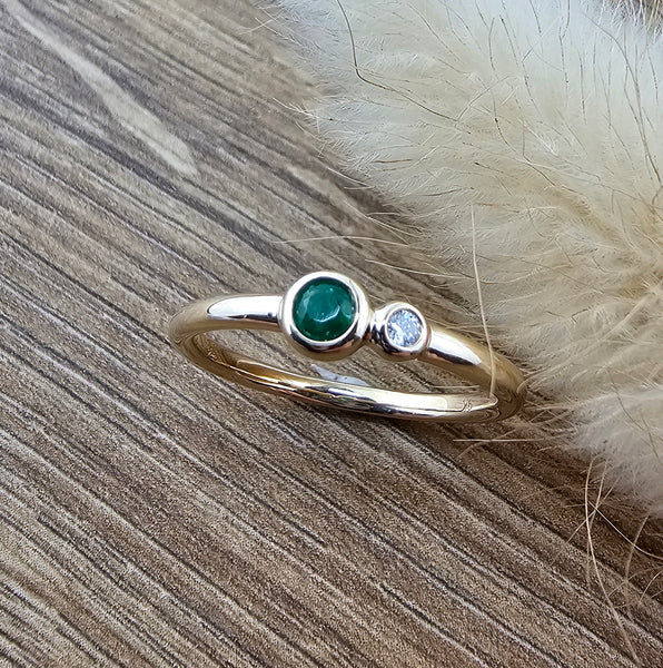 Emerald and diamond rubover ring