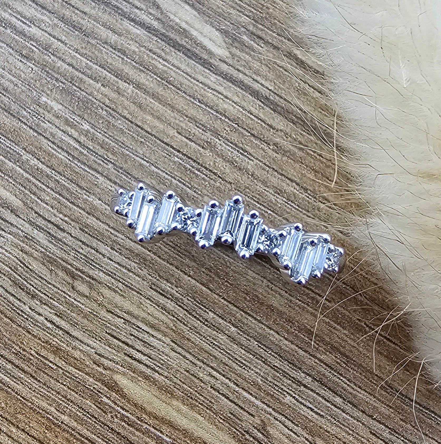 Pulse baguette diamond band