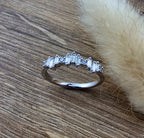 Pulse baguette diamond band