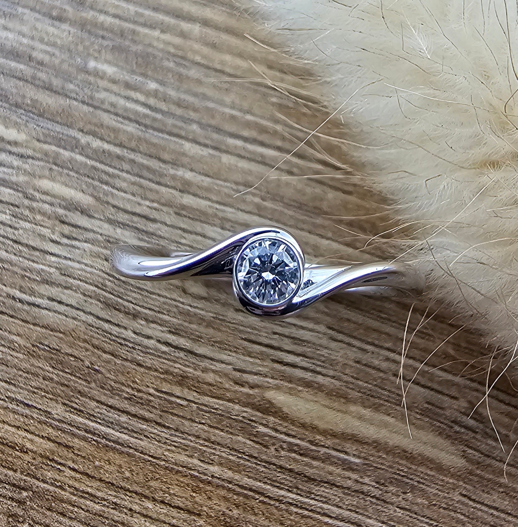 Diamond crossover ring