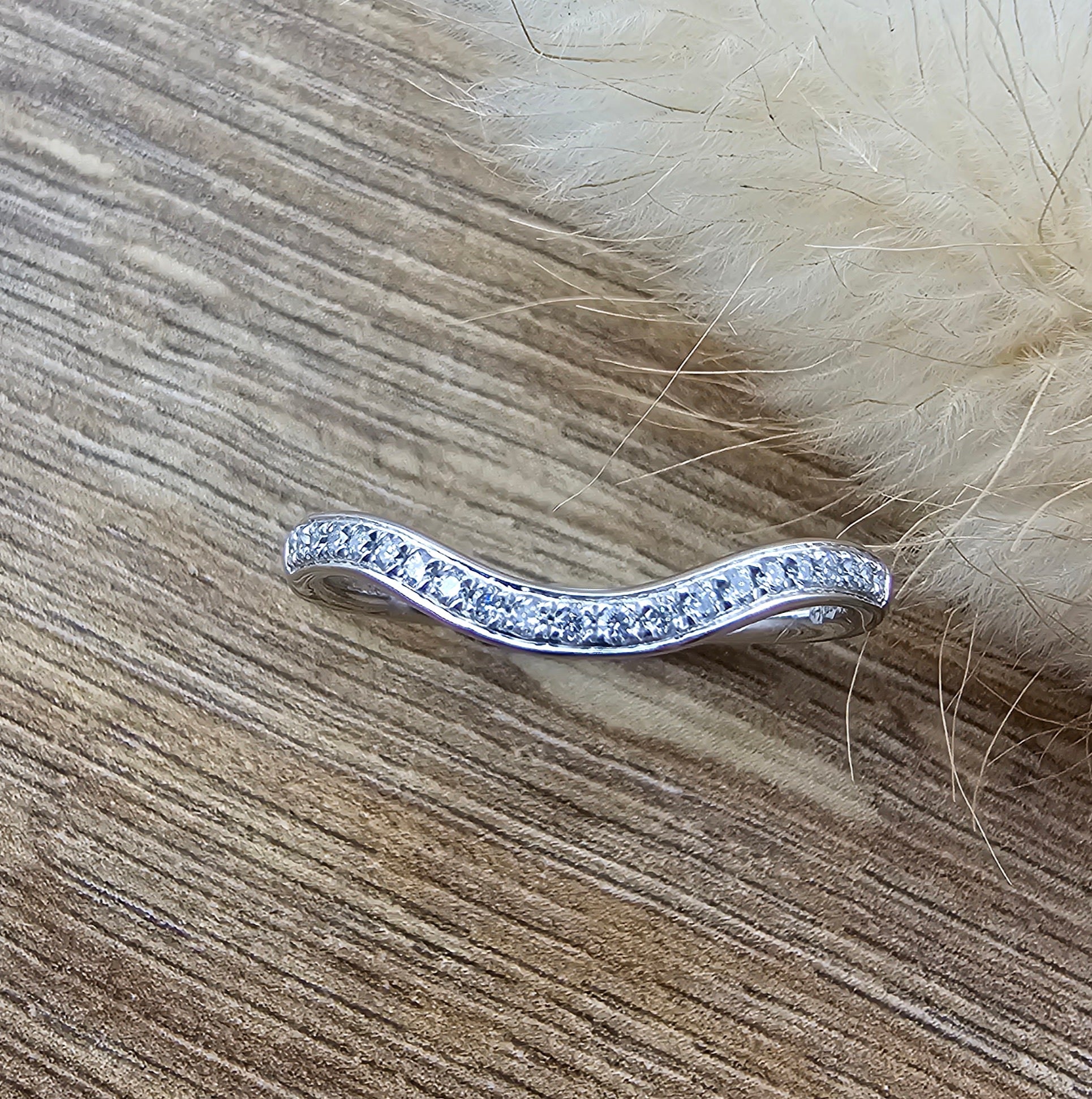 Diamond set curve shaped band