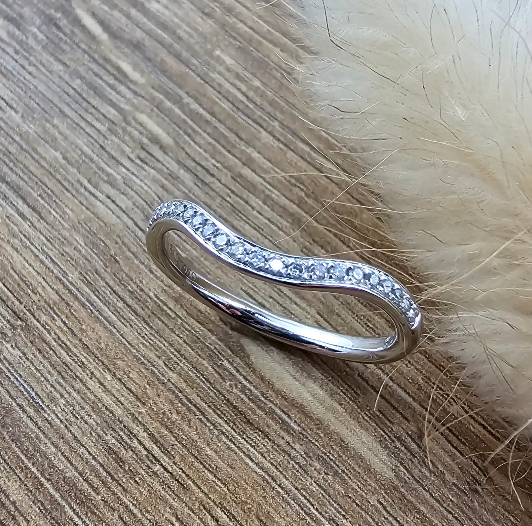 Diamond set curve shaped band