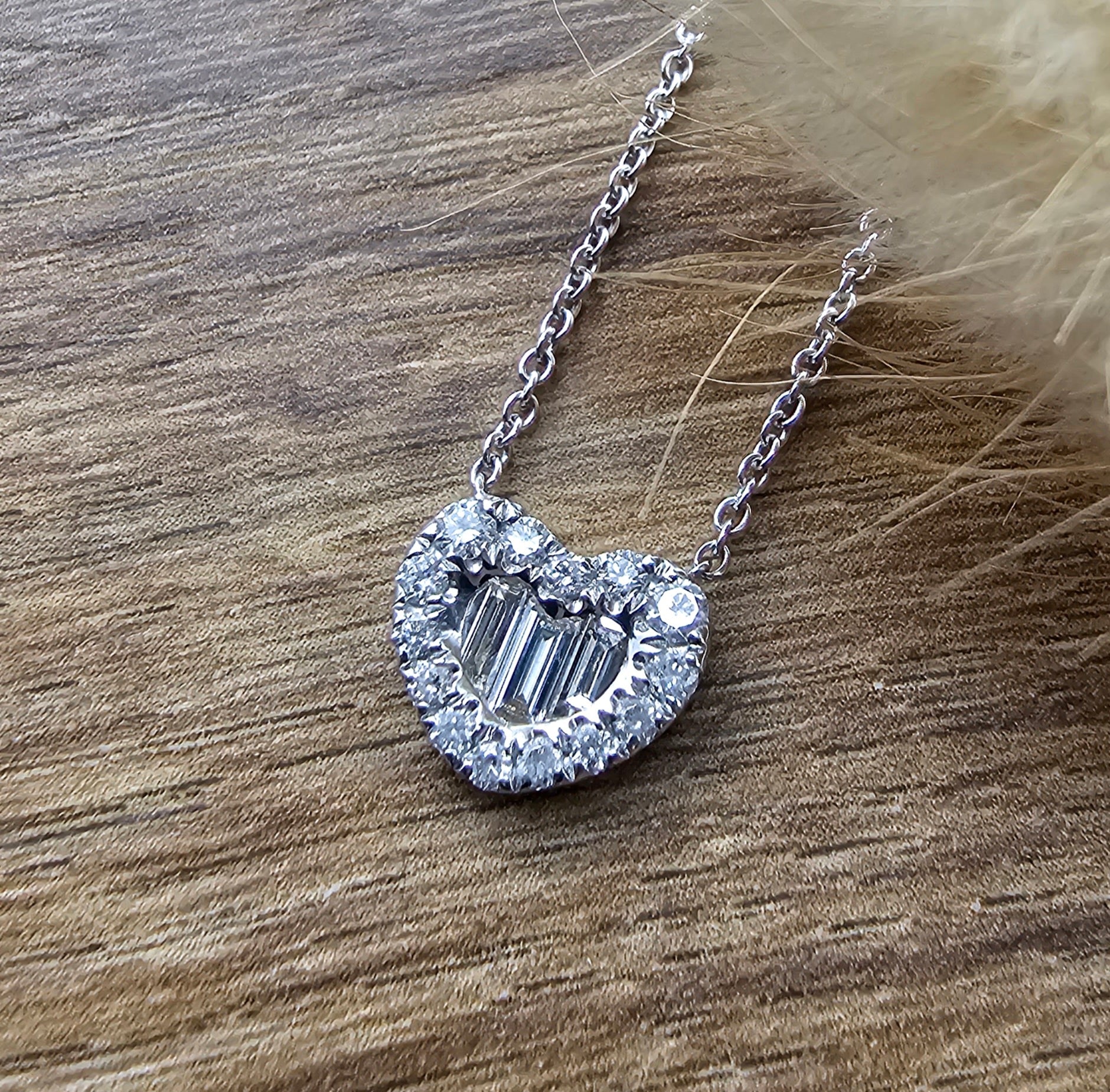 Mixed cuts diamond heart pendant