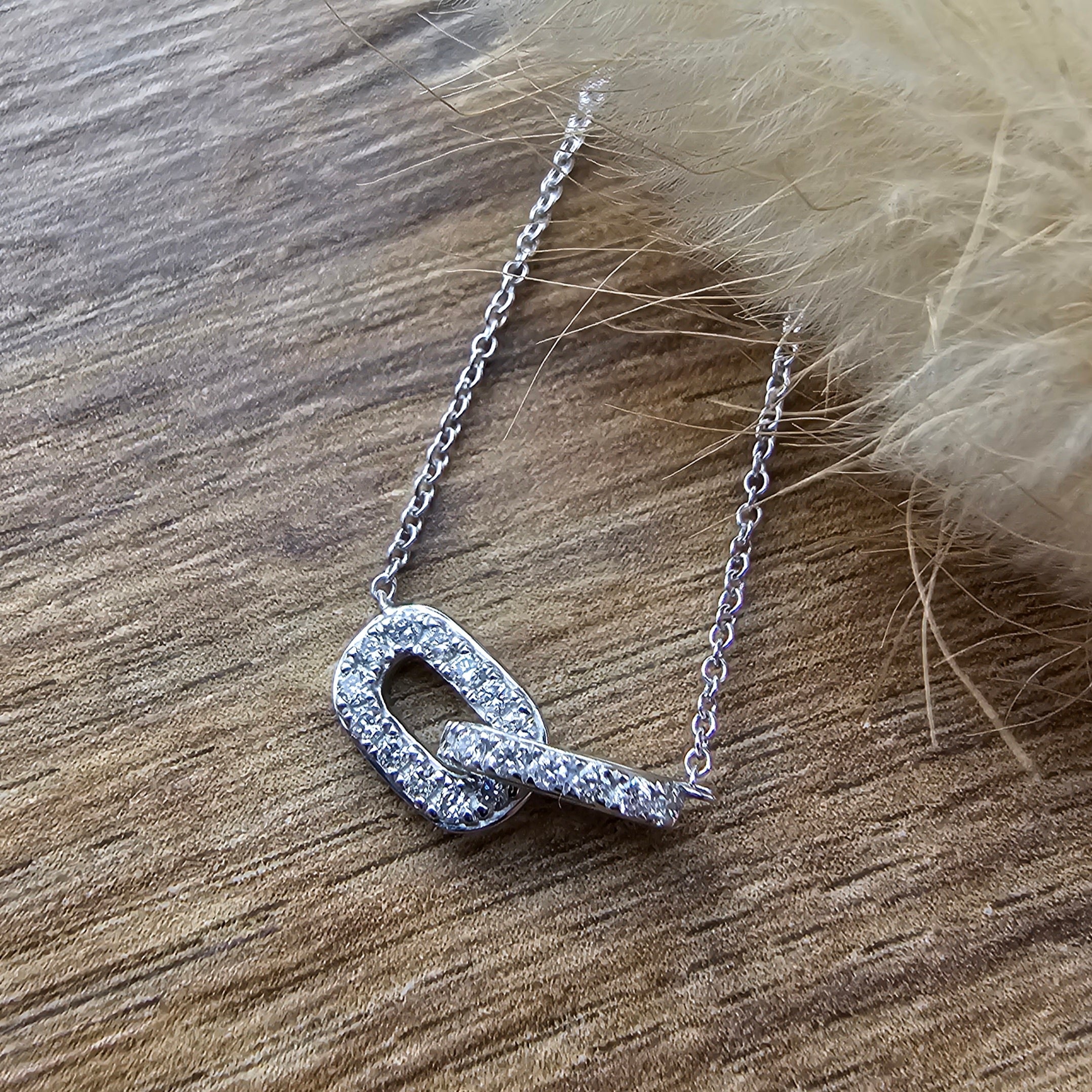 Double link diamond pendant