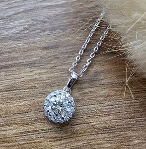 Round diamond cluster pendant (white gold)