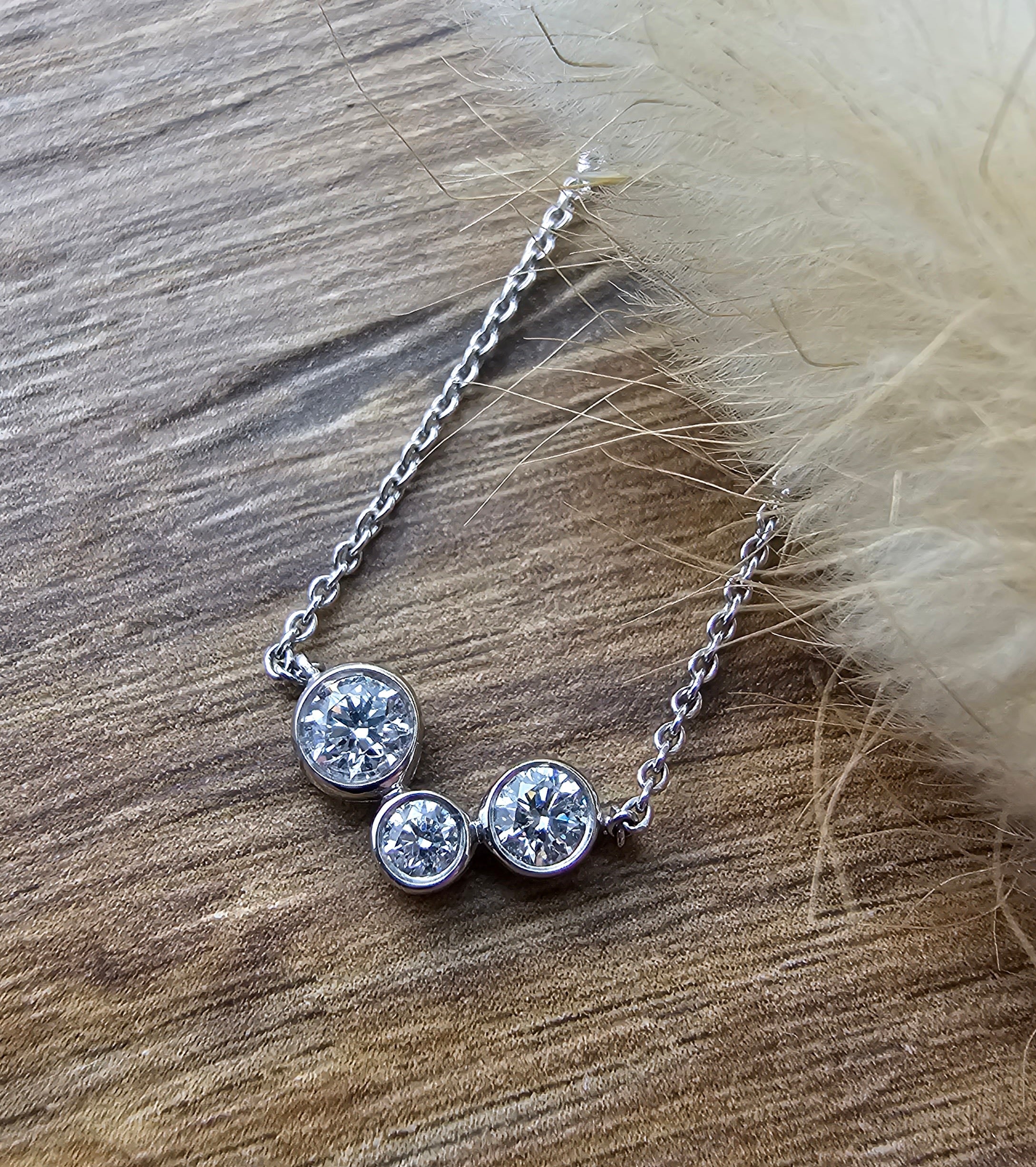 Diamond three bubble necklet