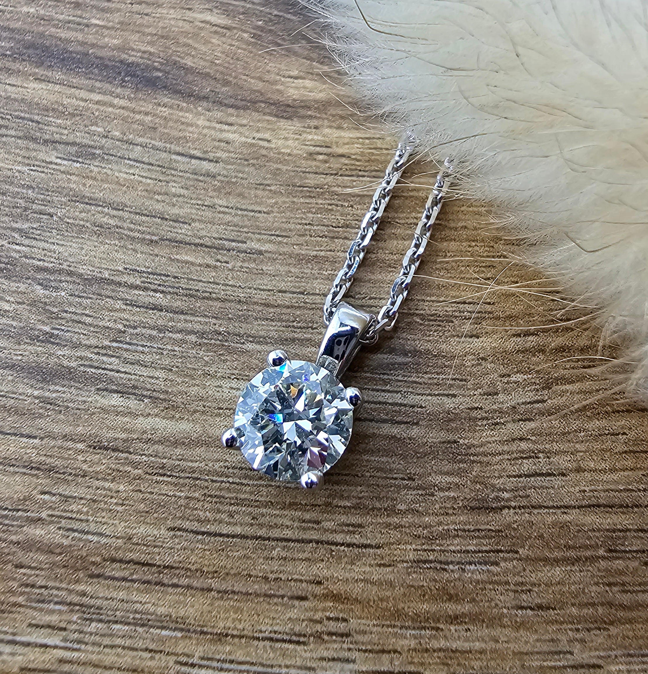 Diamond solitaire four claw pendant