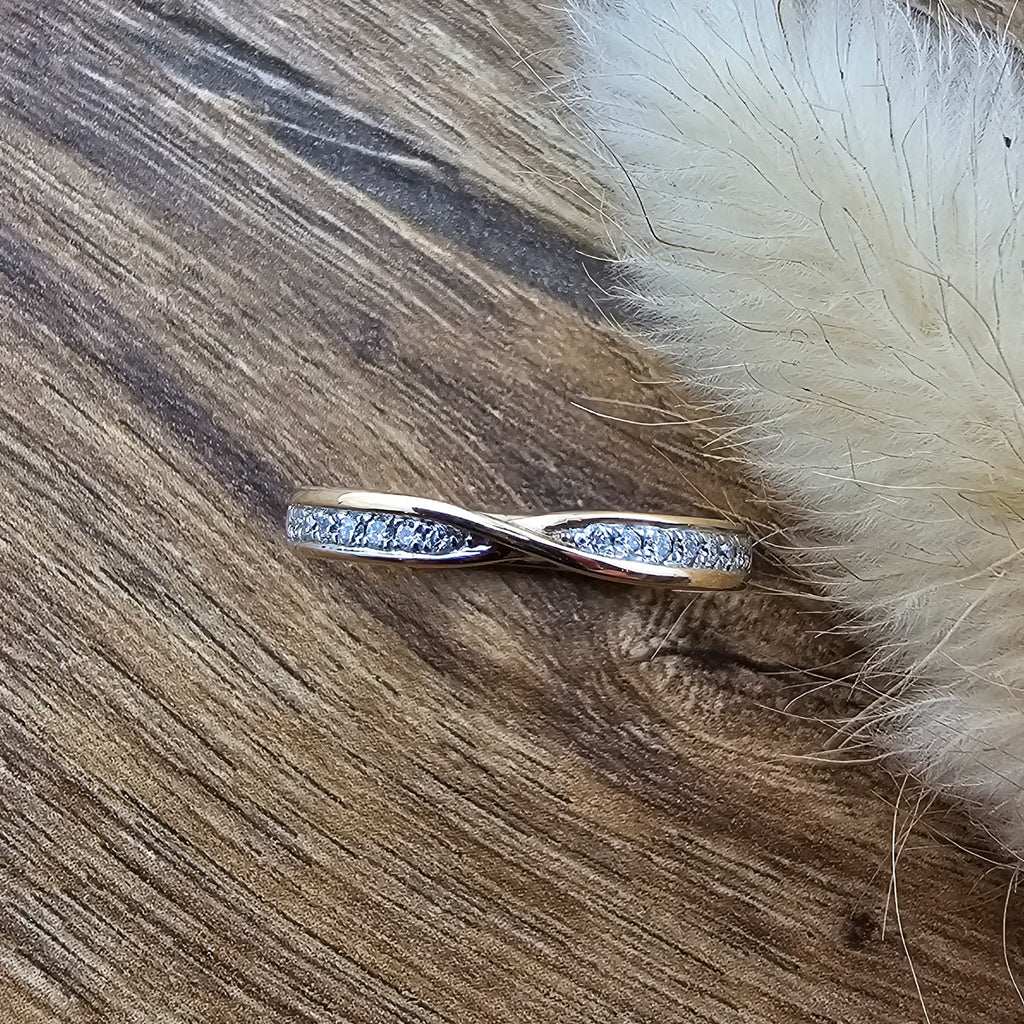 Gold pave diamond kiss band