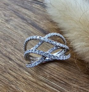 Wavy open diamond dress ring