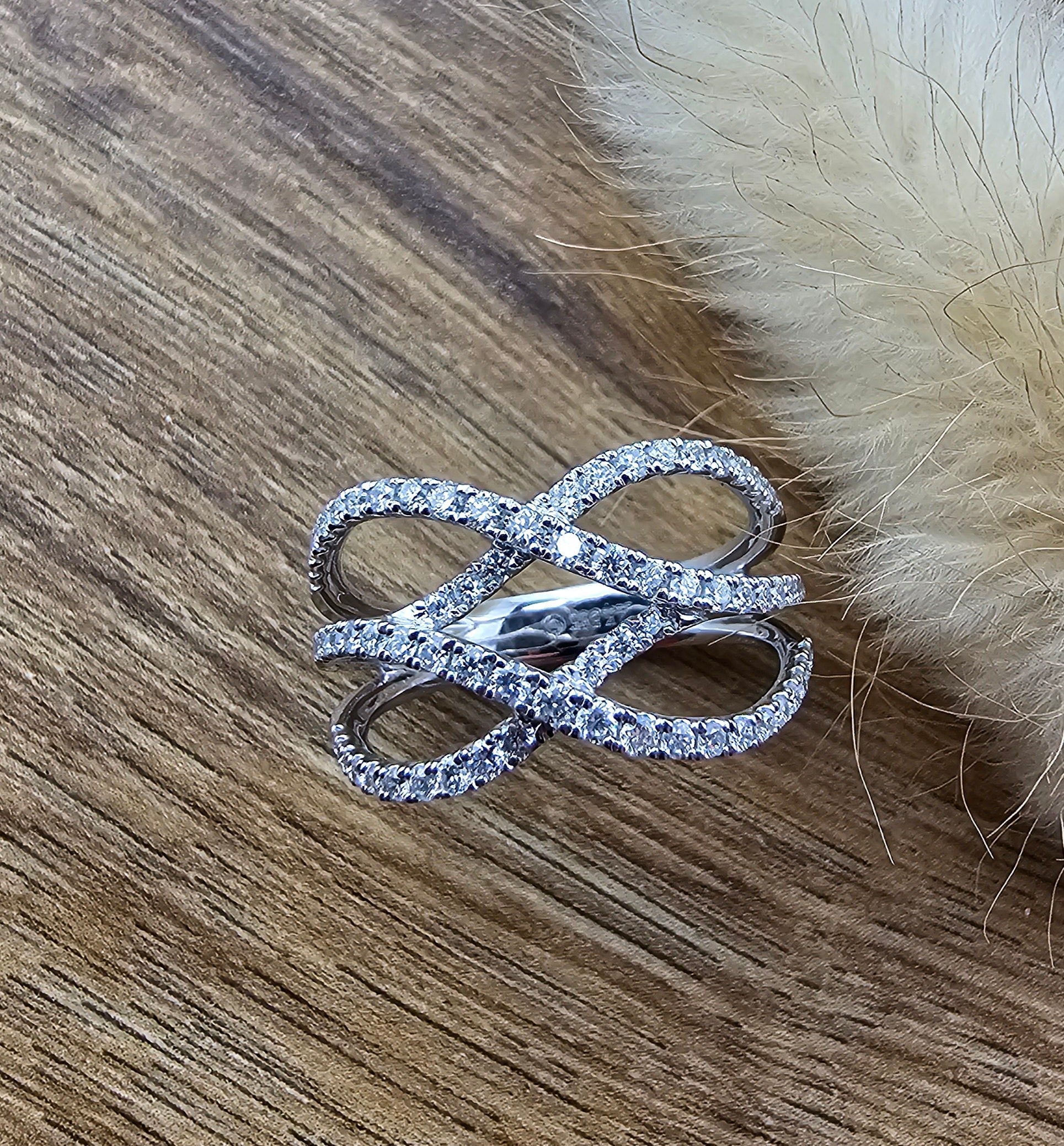 Wavy open diamond dress ring