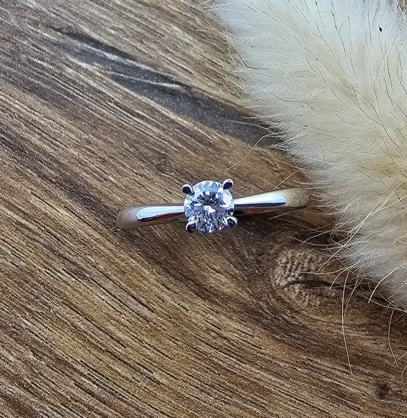Diamond V claw set engagement ring
