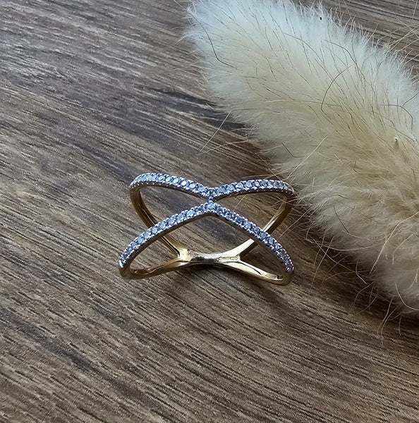 Diamond set cross ring
