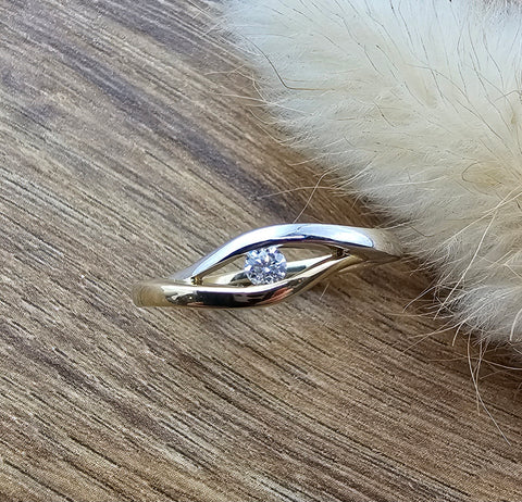 Two colour crossover diamond ring