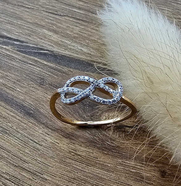 Diamond knot dress ring