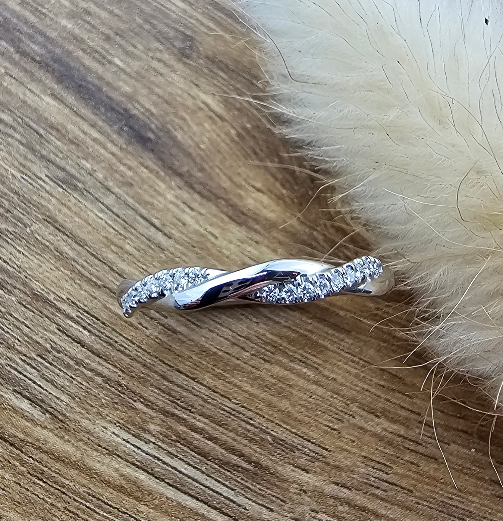 Diamond set closed woven band