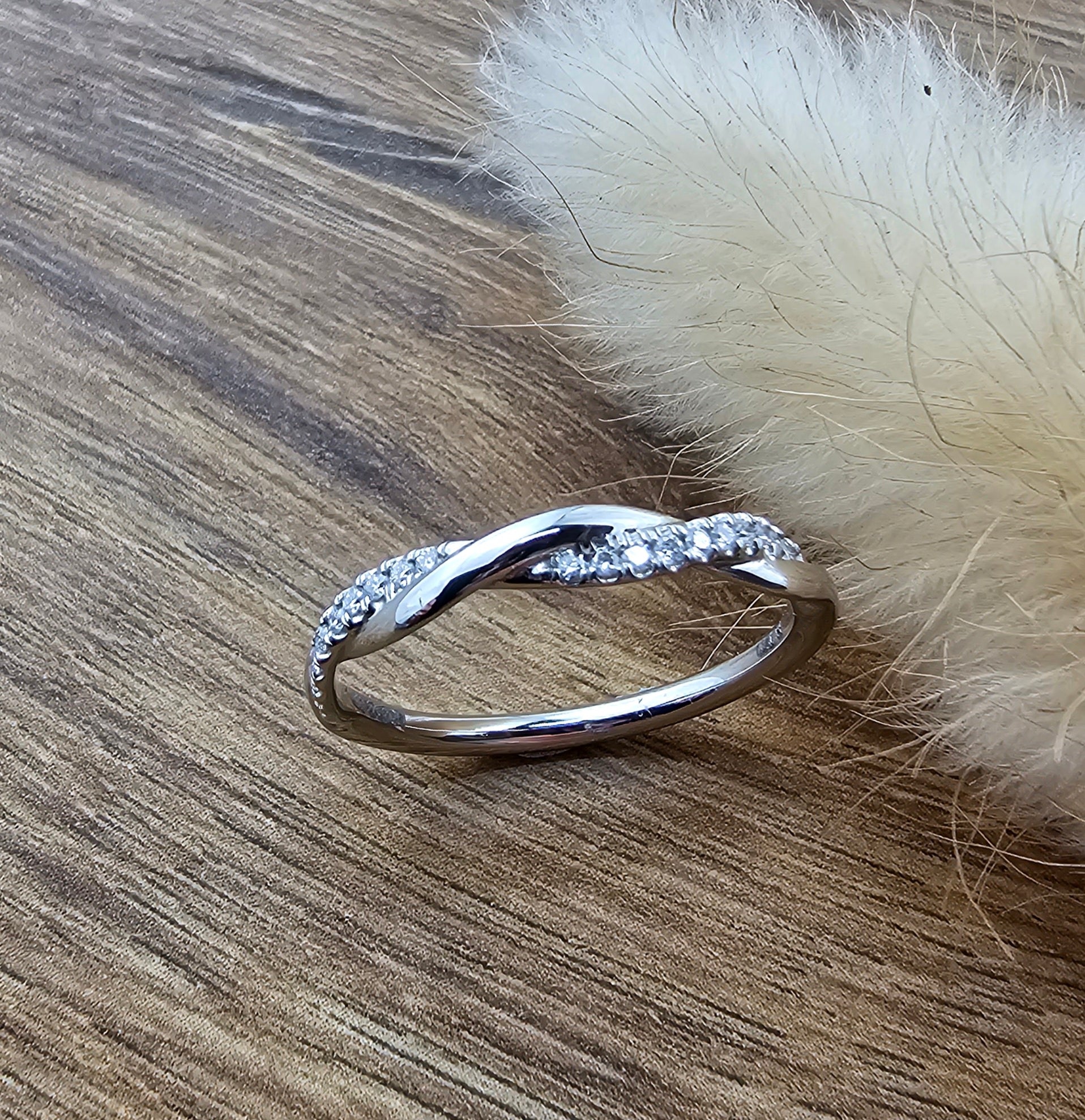 Diamond set closed woven band