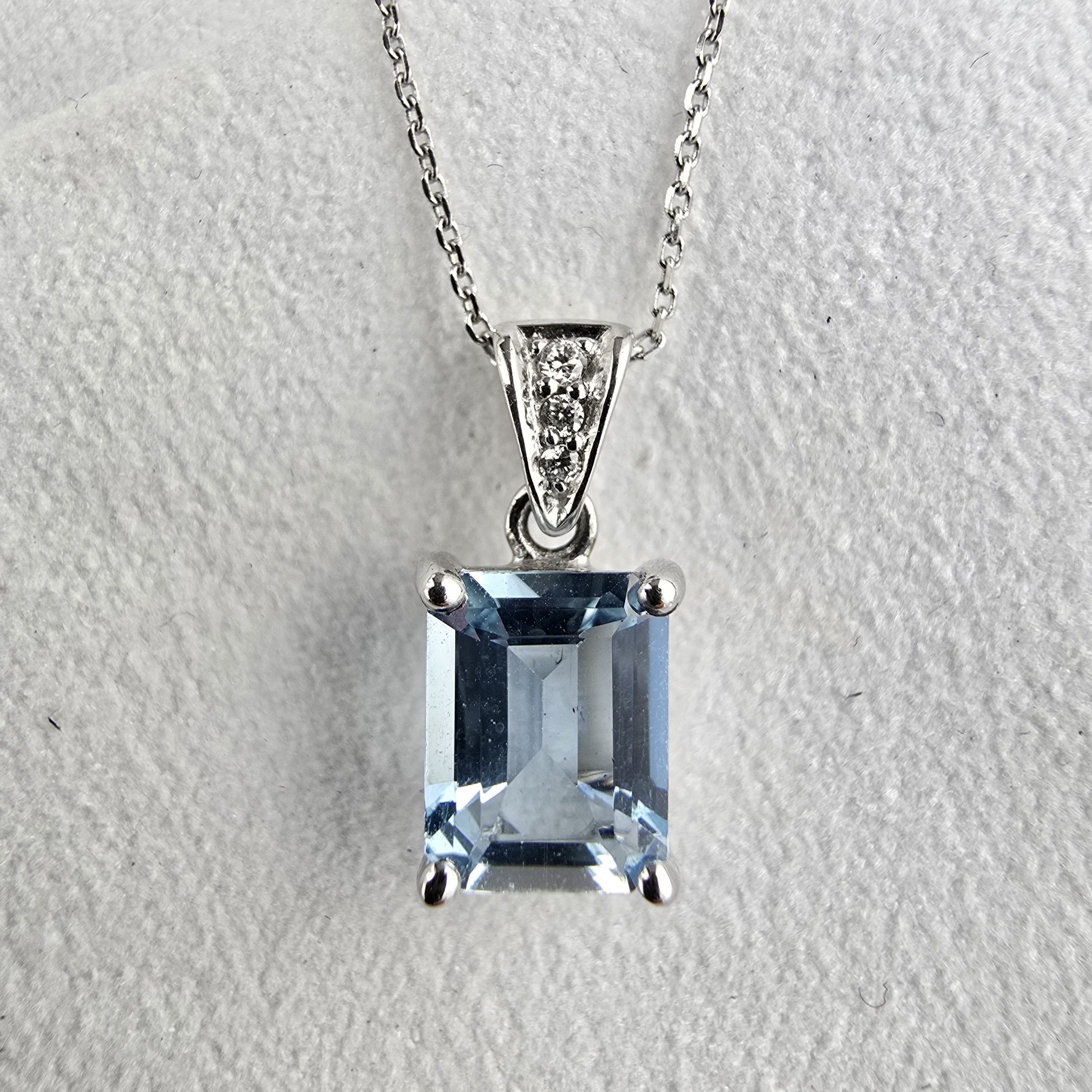 Octagonal aquamarine pendant