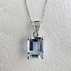 Octagonal aquamarine pendant
