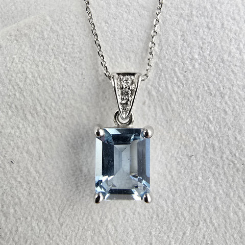 Octagonal aquamarine pendant