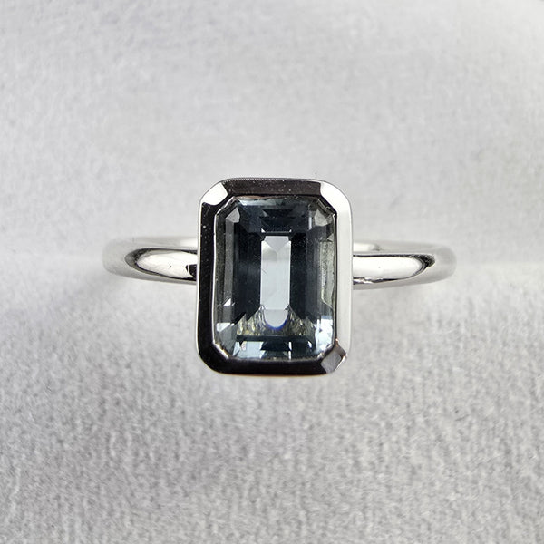 Aquamarine rubover ring