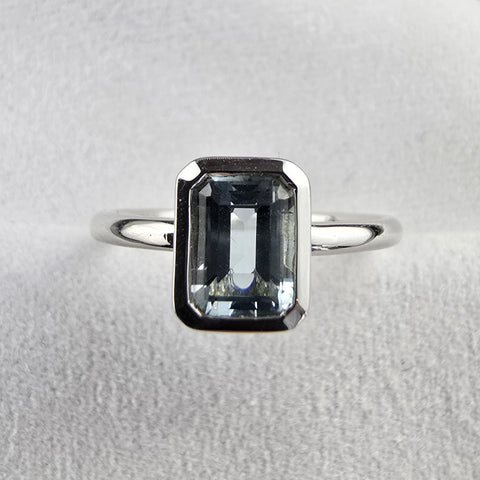Aquamarine rubover ring
