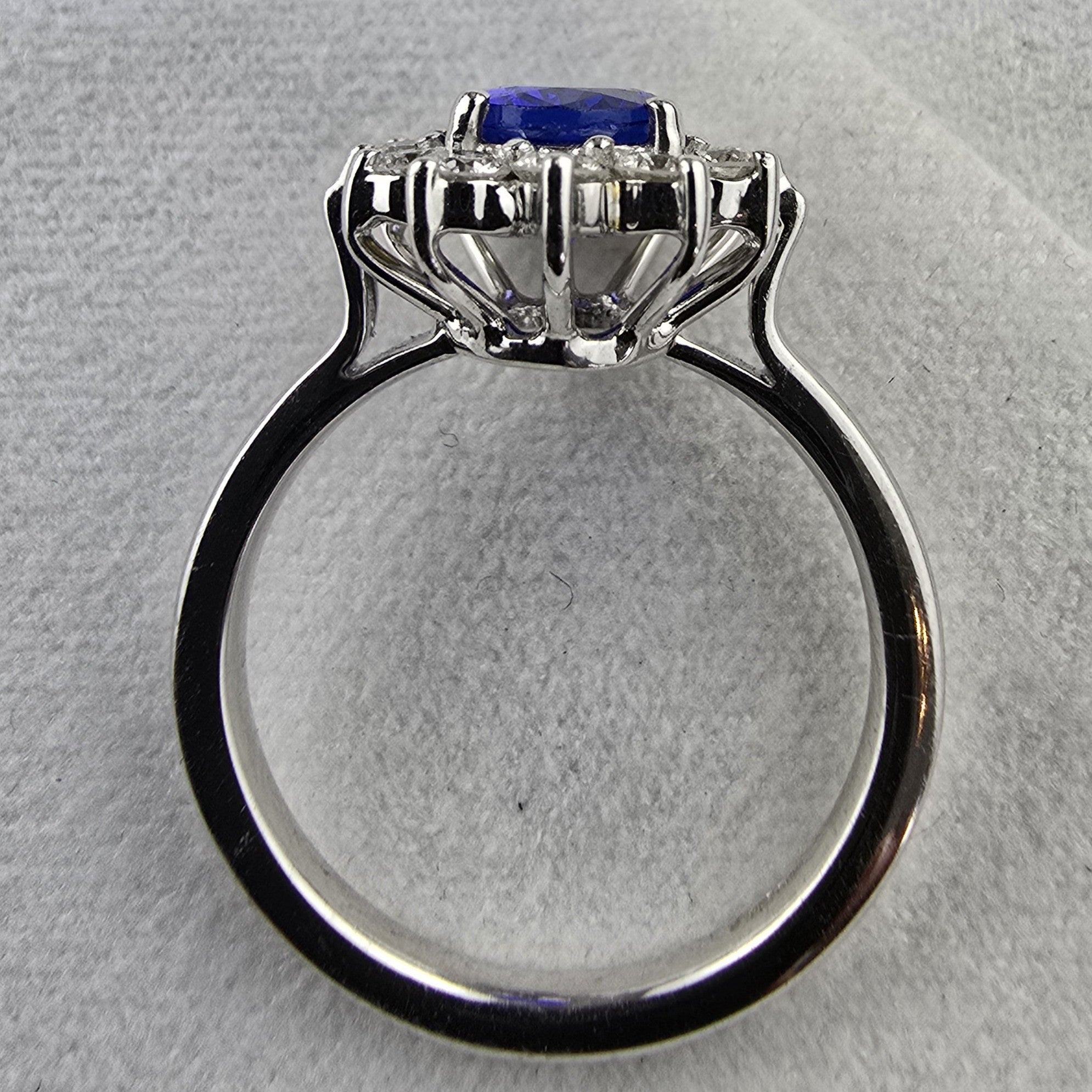 Oval tanzanite classic cluster ring