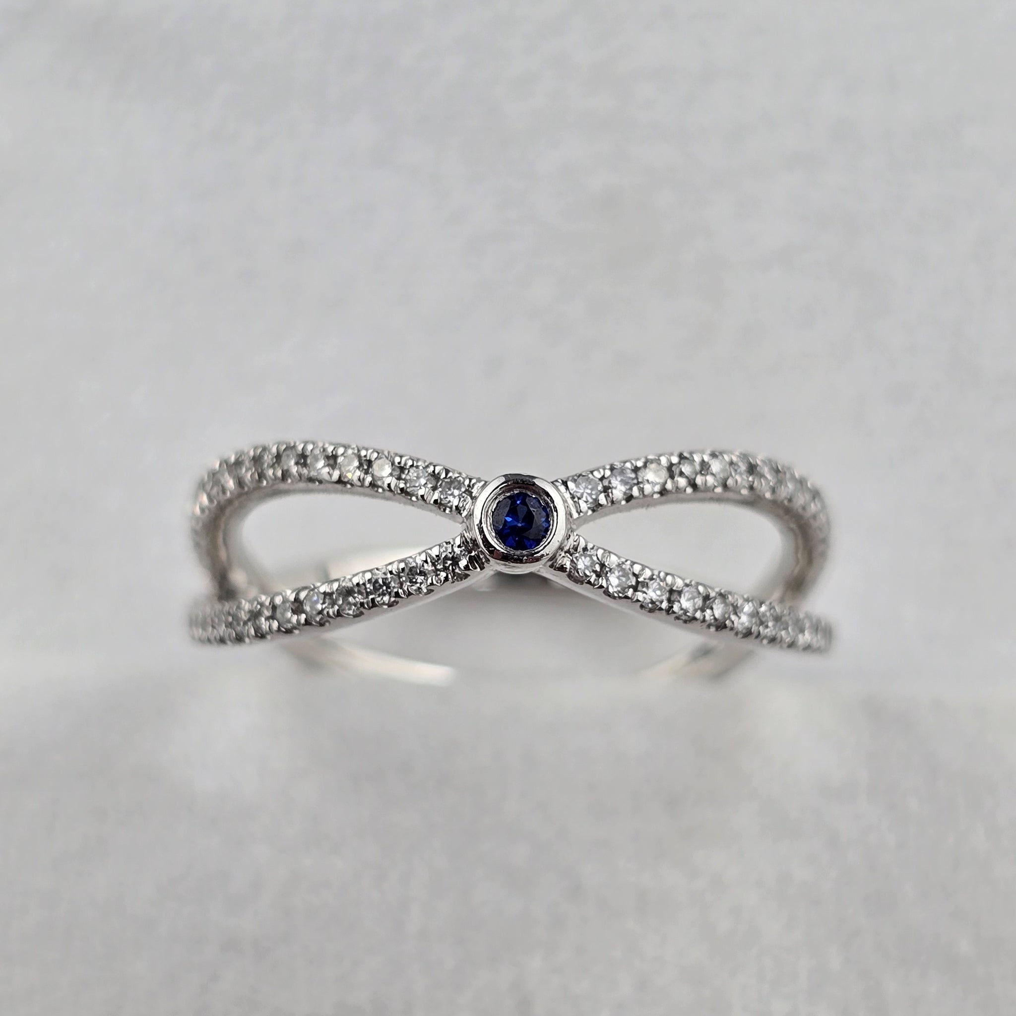Sapphire Kiss Style Ring