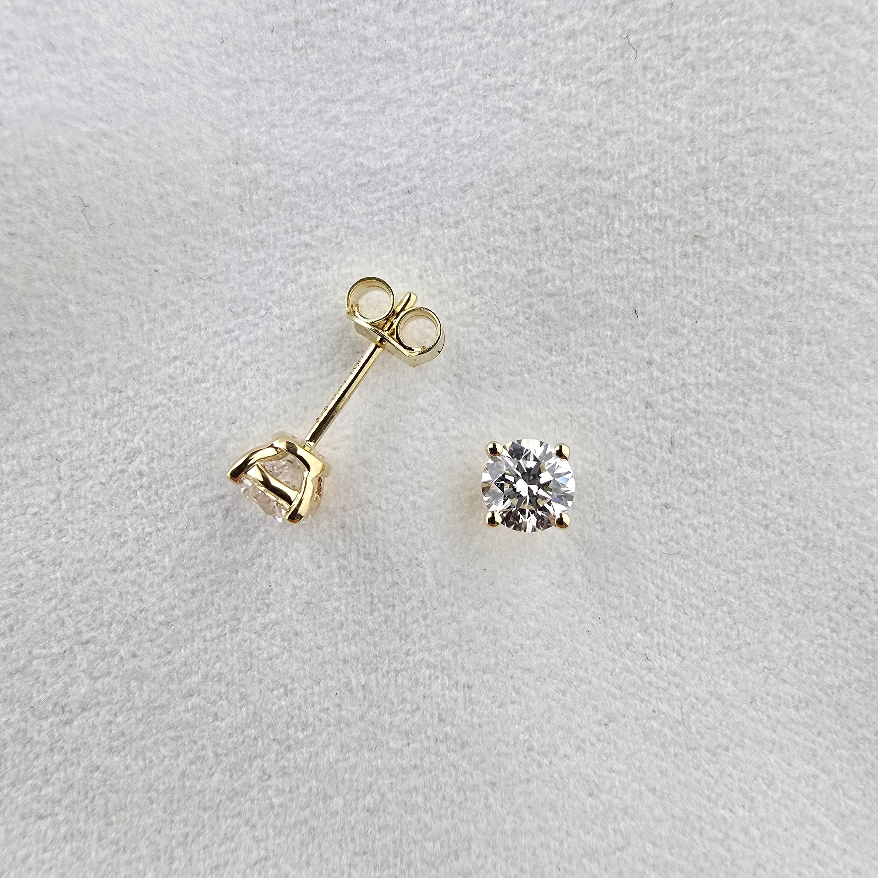 Lab Grown Round Brilliant Cut Diamond Stud Earrings