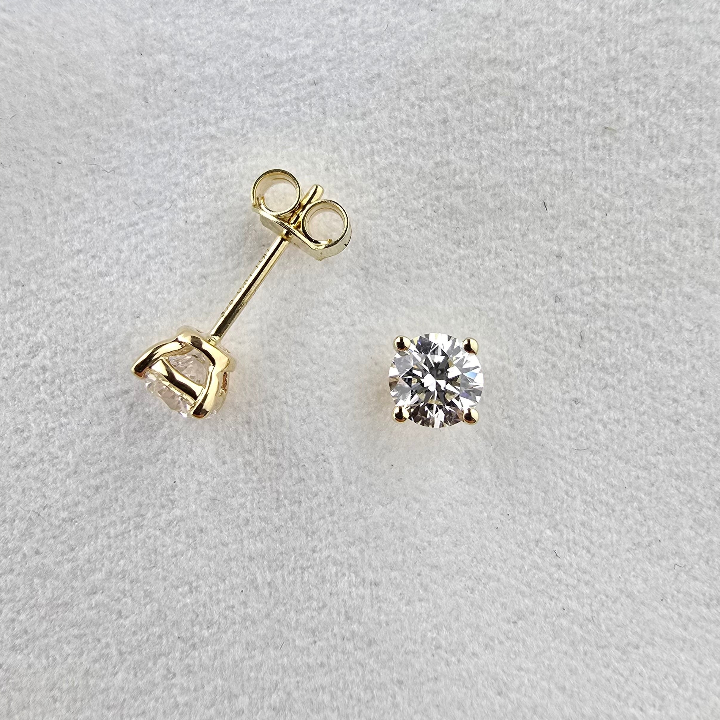 Lab Grown Round Brilliant Cut Diamond Stud Earrings