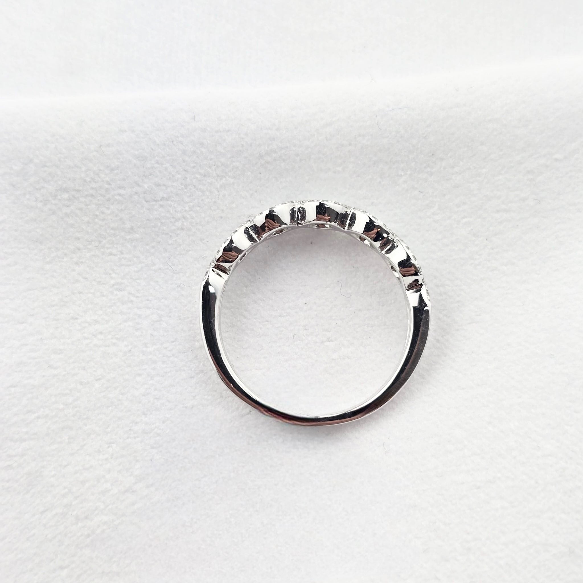 Diamond wave dress ring