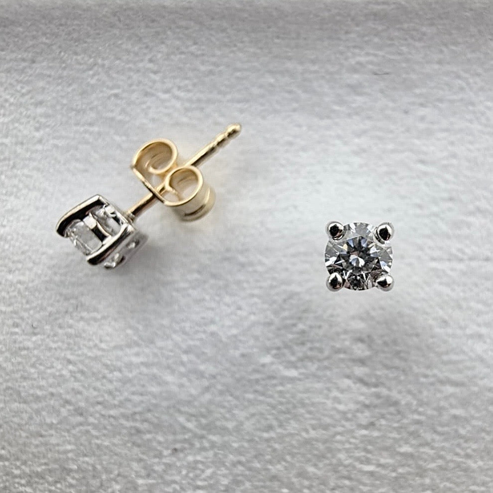 Round Diamond Stud Earrings