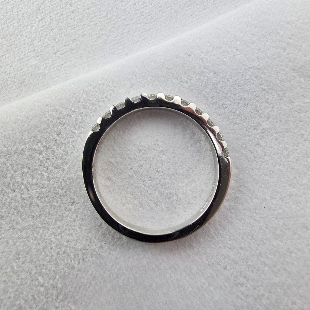 Scalloped Claw Set Diamond Band