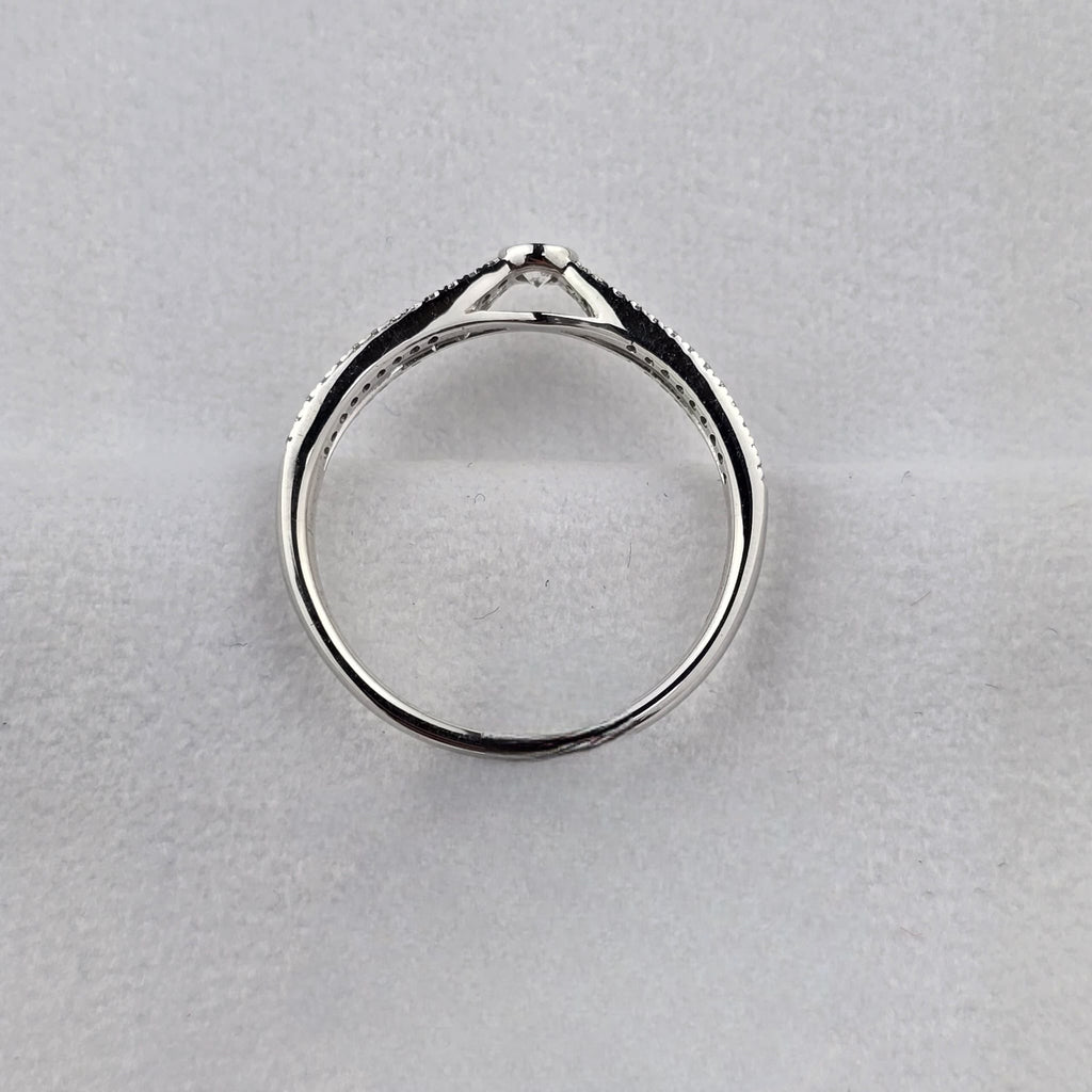 Split Shoulder Diamond Ring