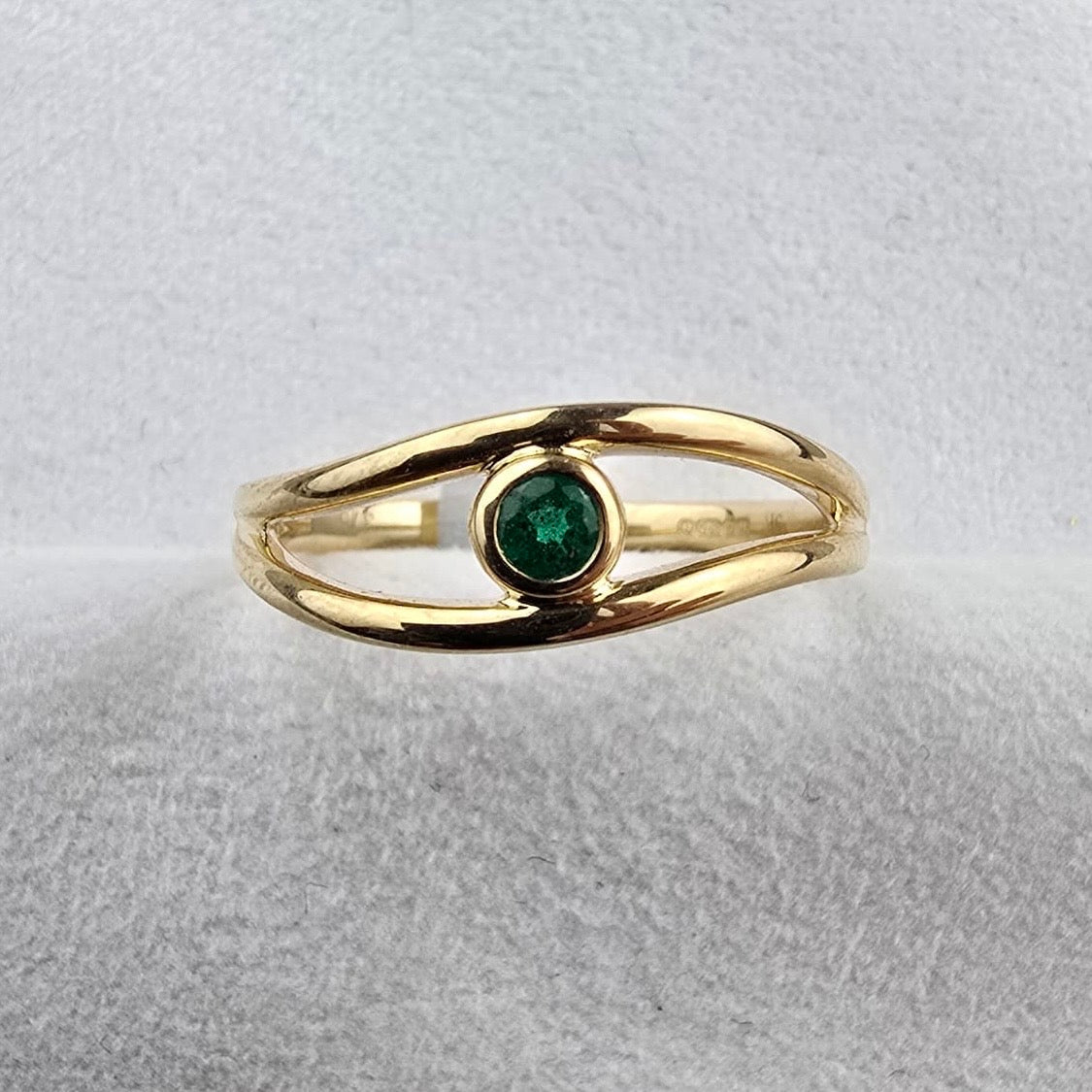 Emerald Rub Over Ring