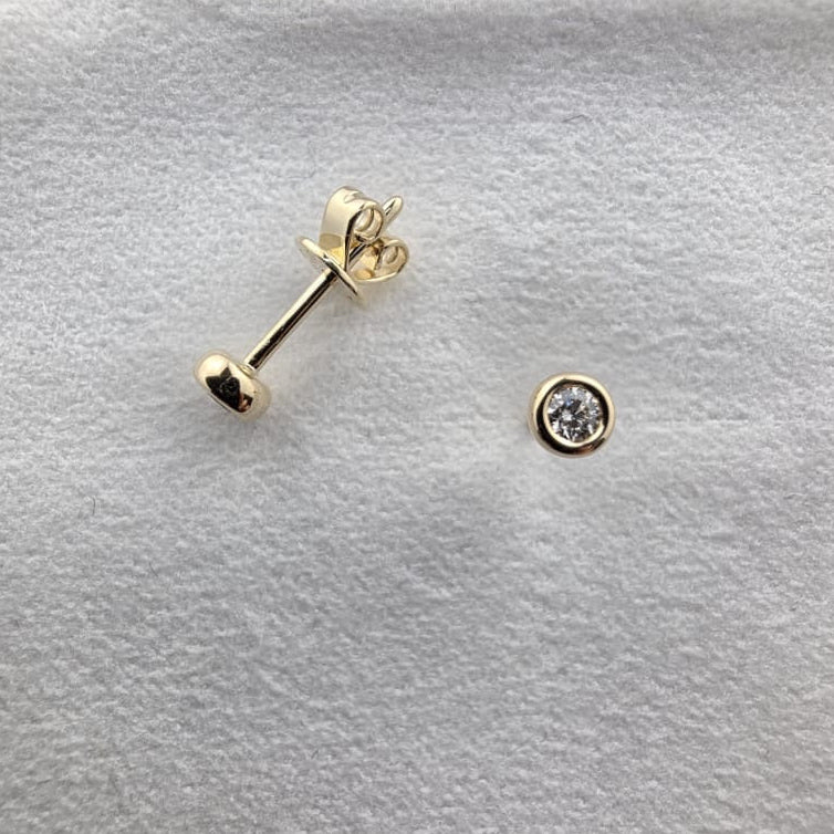 Round Diamond Rubover Studs
