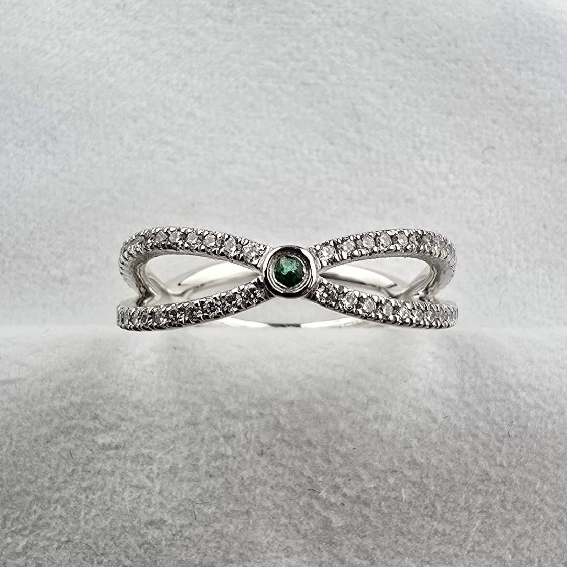Emerald Dress ring