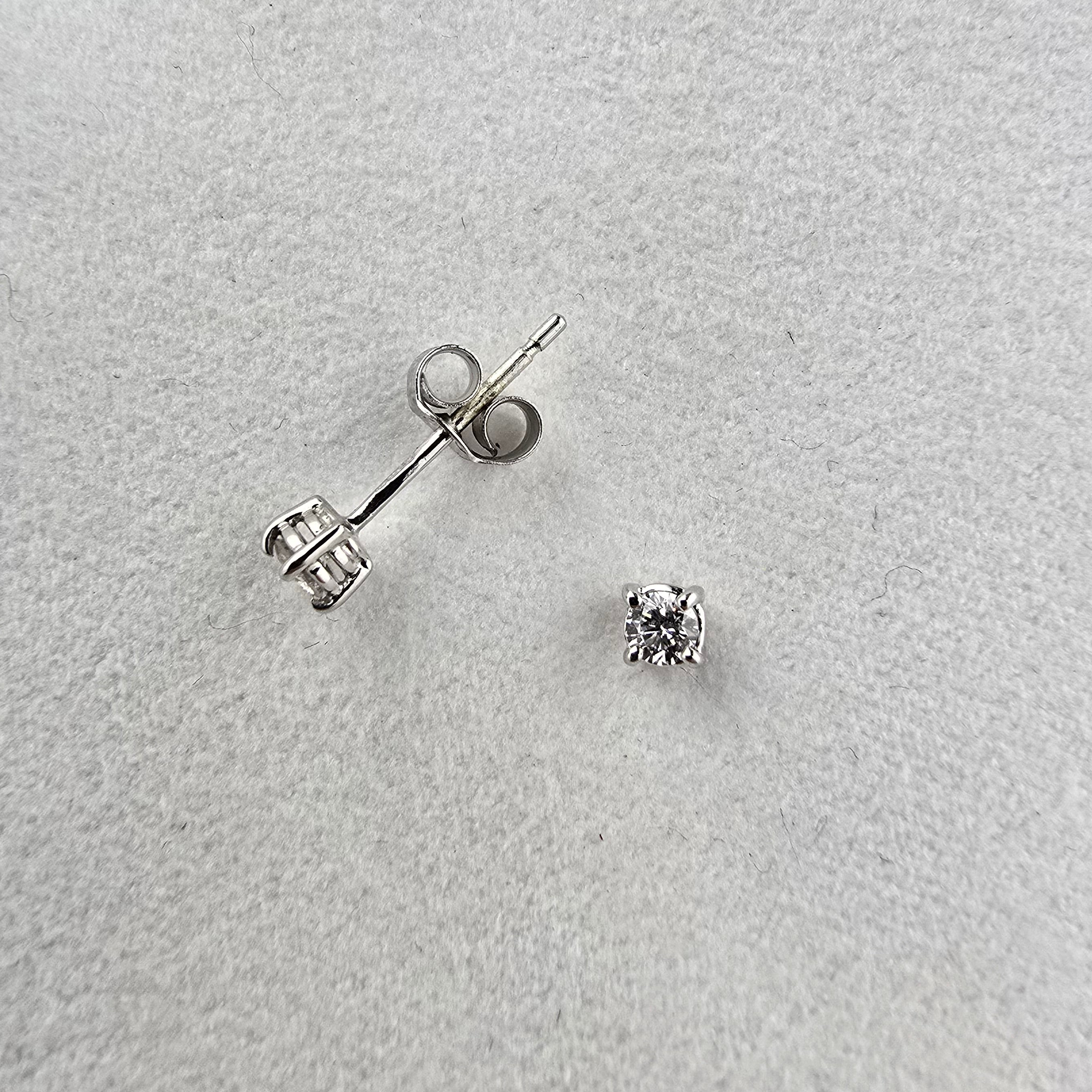 Round Brilliant Cut Diamond Stud Earrings