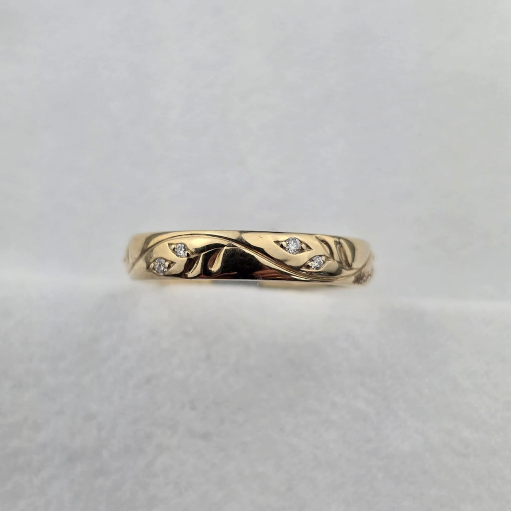 Leaf Detail Diamond Band
