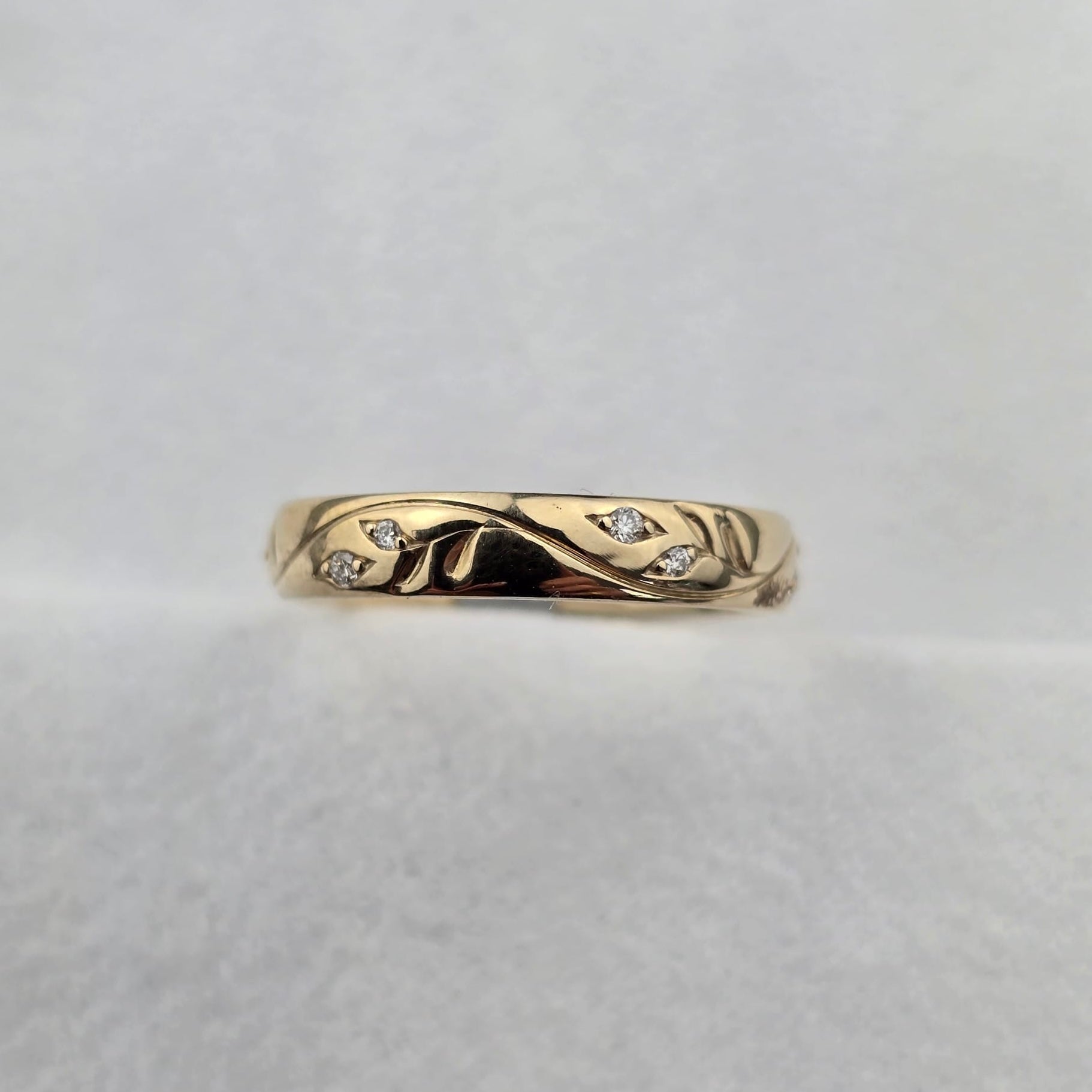 Leaf Detail Diamond Band