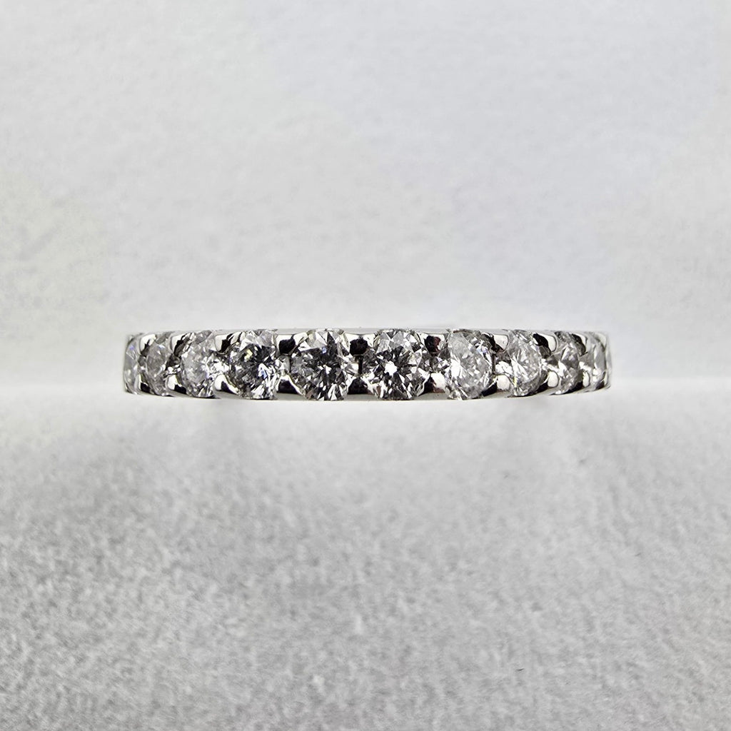 Scalloped Claw Set Diamond Band