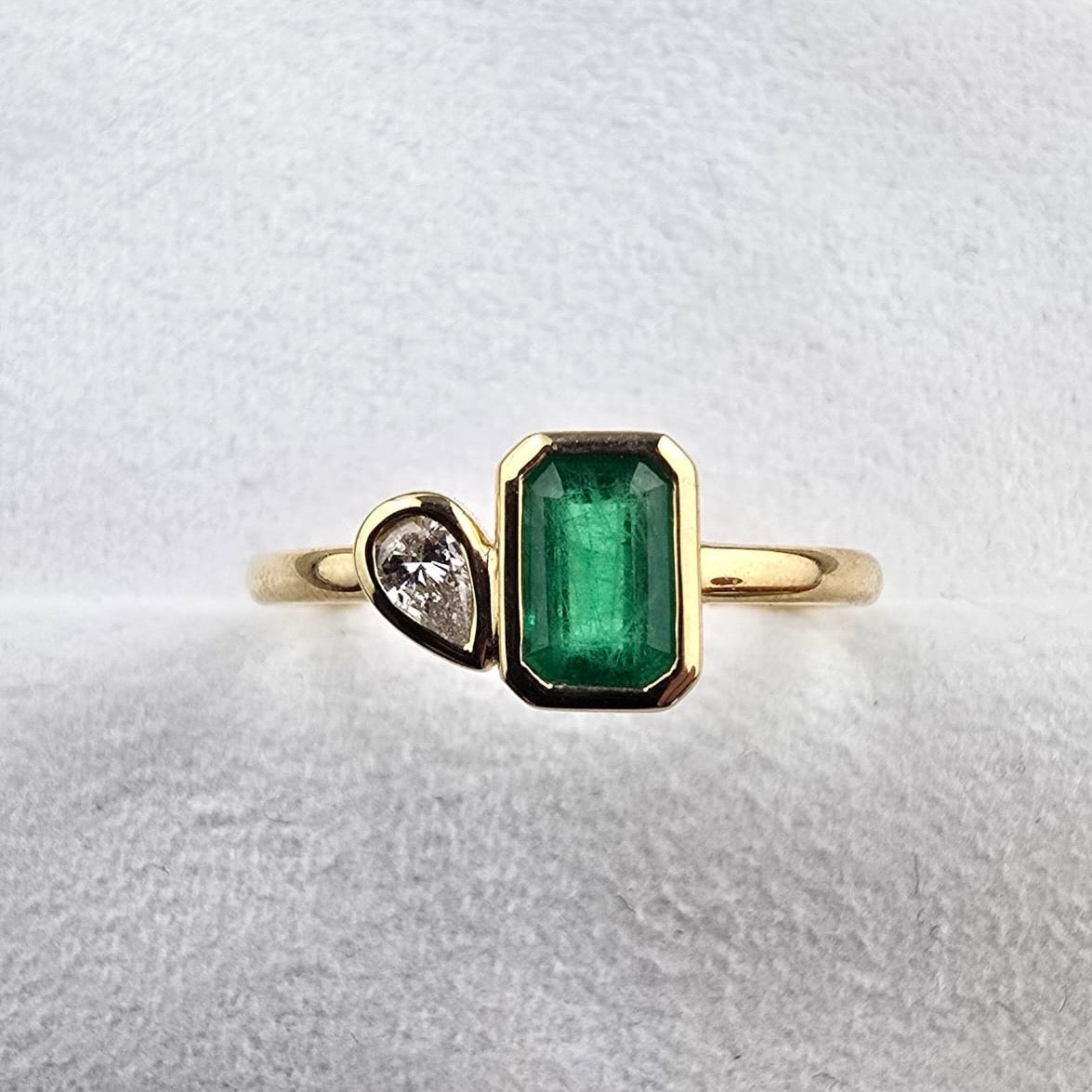 Emerald and Diamond Toi et Moi Ring