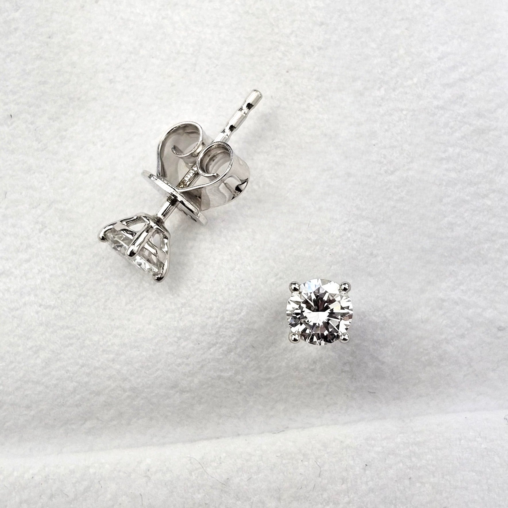 Round Lab Grown Diamond Stud