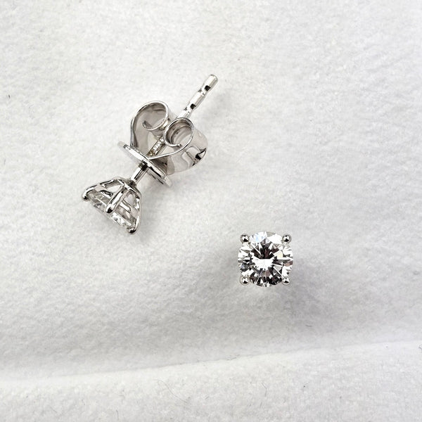 Round Lab Grown Diamond Stud