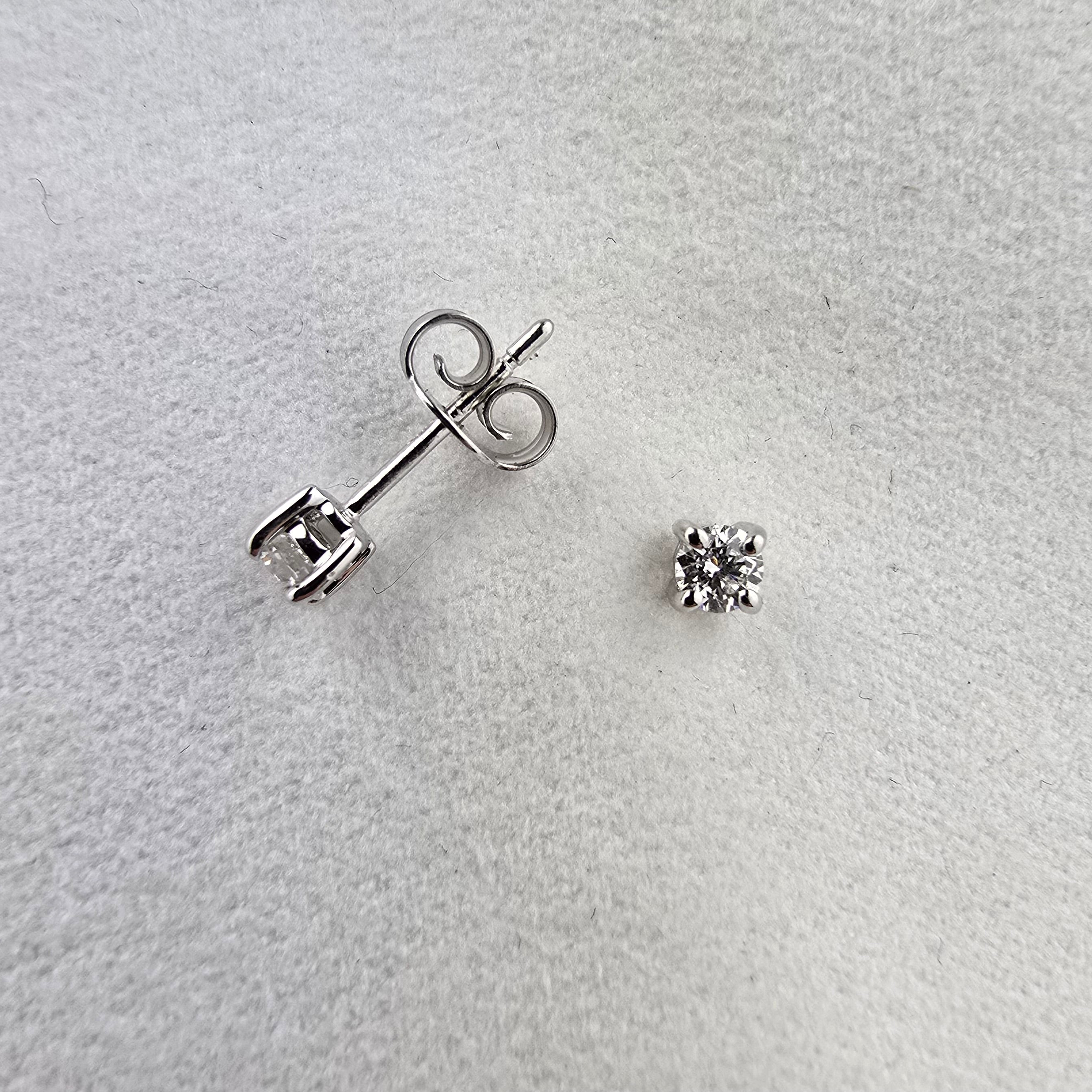 Round Brilliant Cut Diamond Stud Earrings