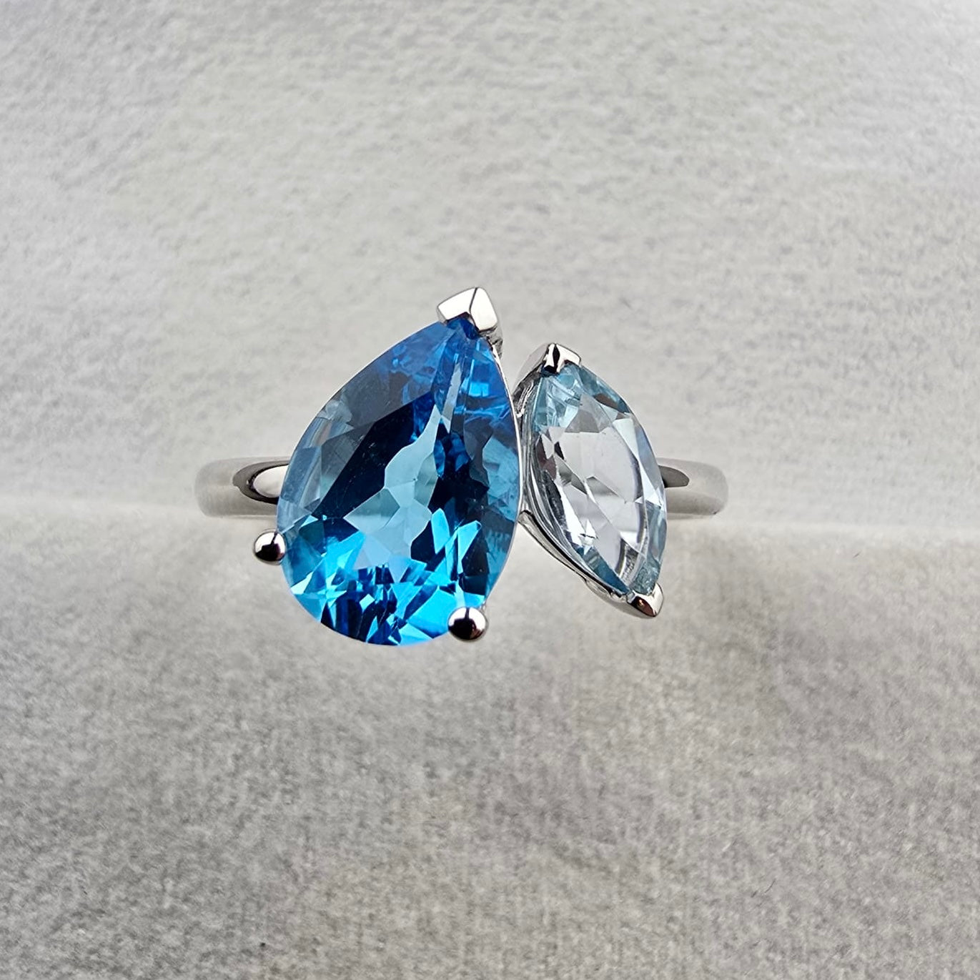 Blue Topaz Toi et Moi