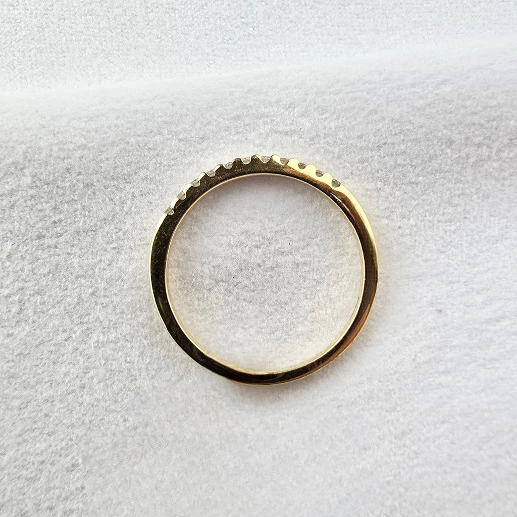 Scalloped Claw Set Diamond Band