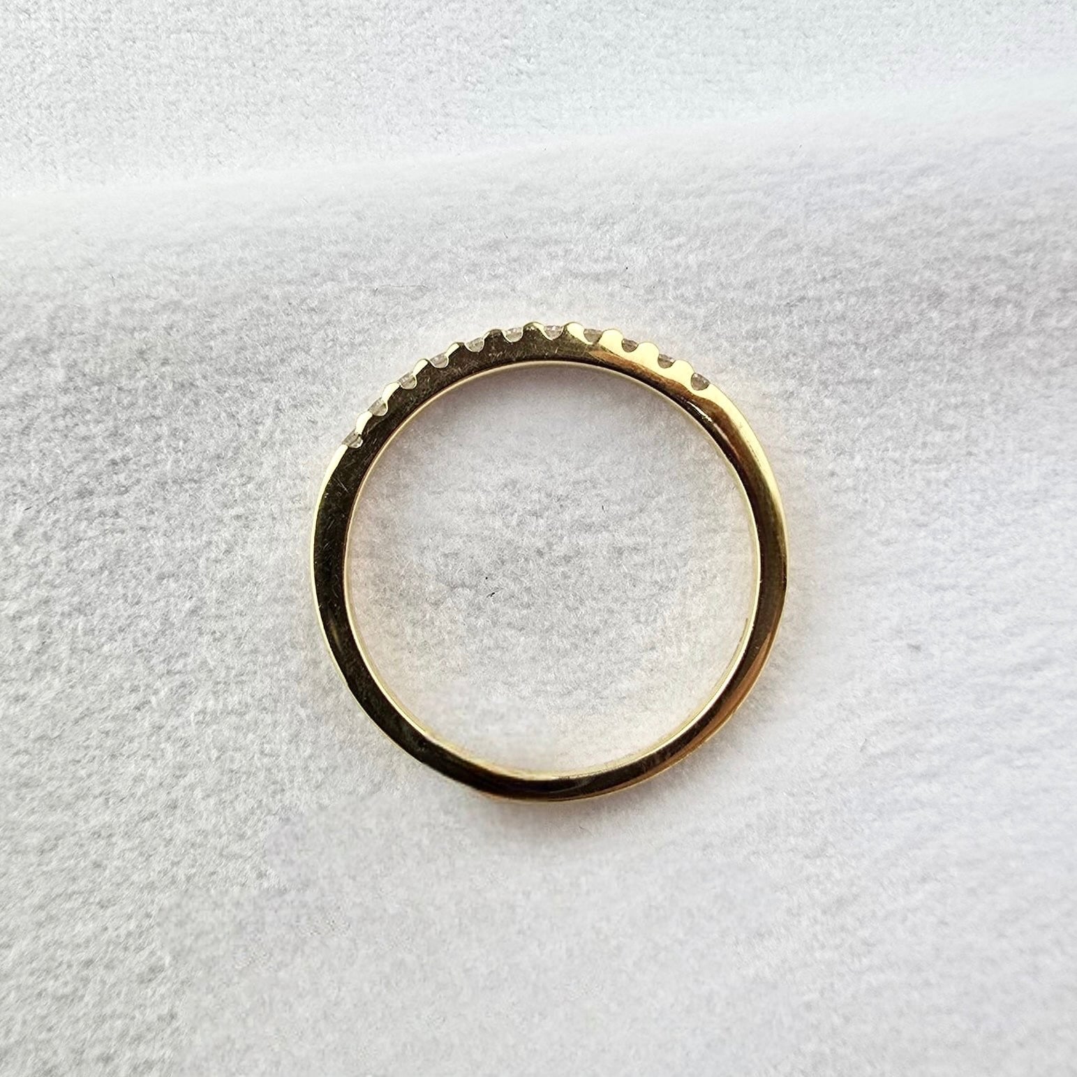 Scalloped Claw Set Diamond Band