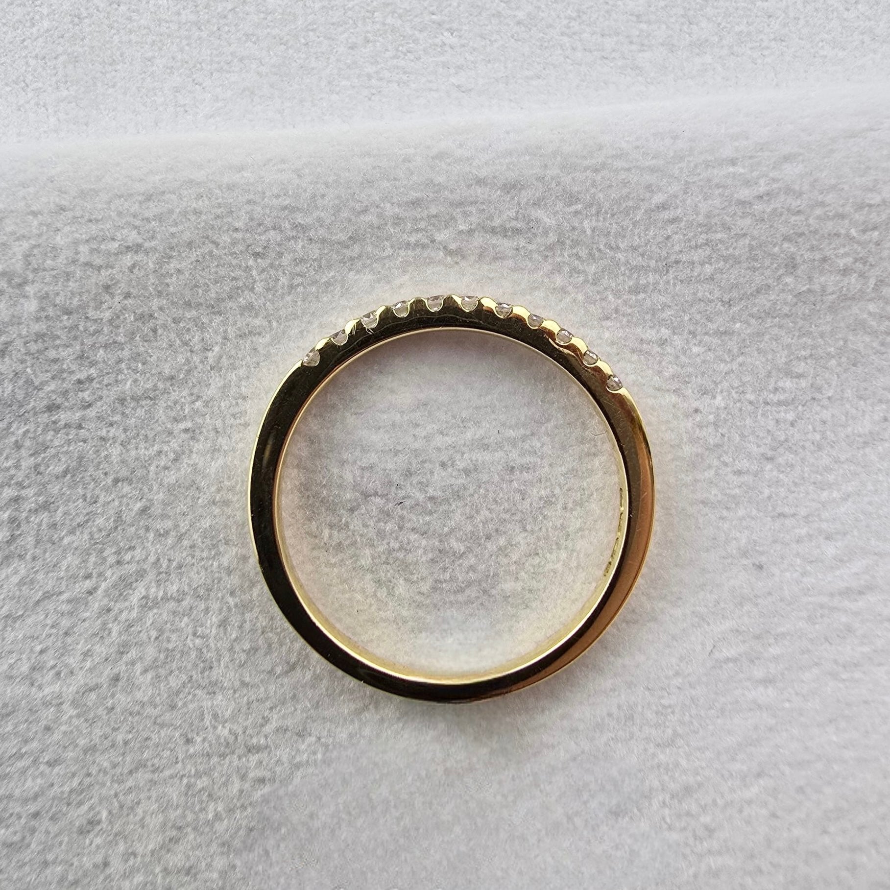 Scalloped Claw Set Diamond Band